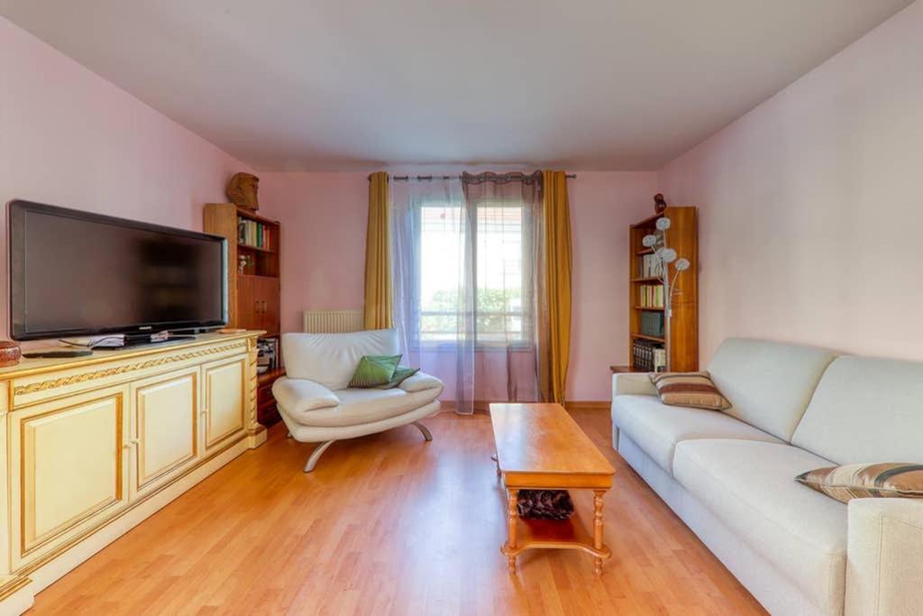 Amilly Park 6 Personnes 2 Chambres Pk Prive En Sous Sol Serris Buitenkant foto